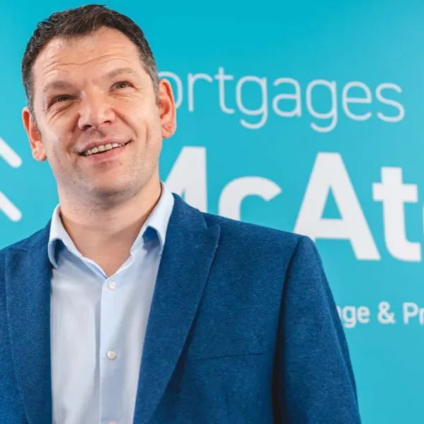 Lee McAteer Logo