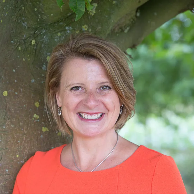 Rachel McGuinness Logo