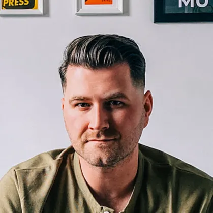 Danny Matthews Logo
