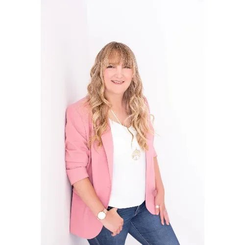 Dr Nikki Ramskill Logo