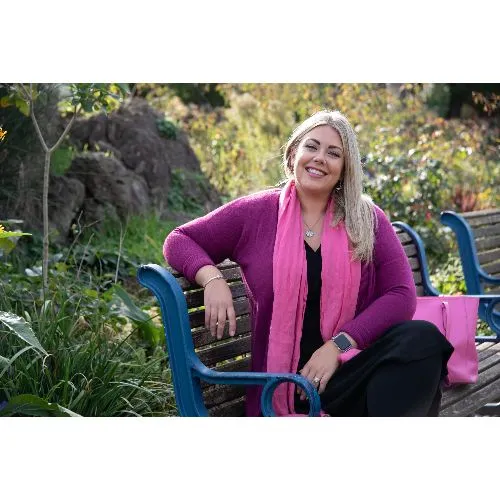 Nikki Tapley Logo