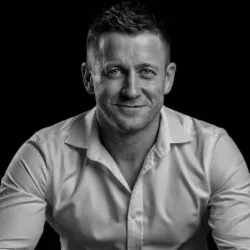Luke Ashworth Logo